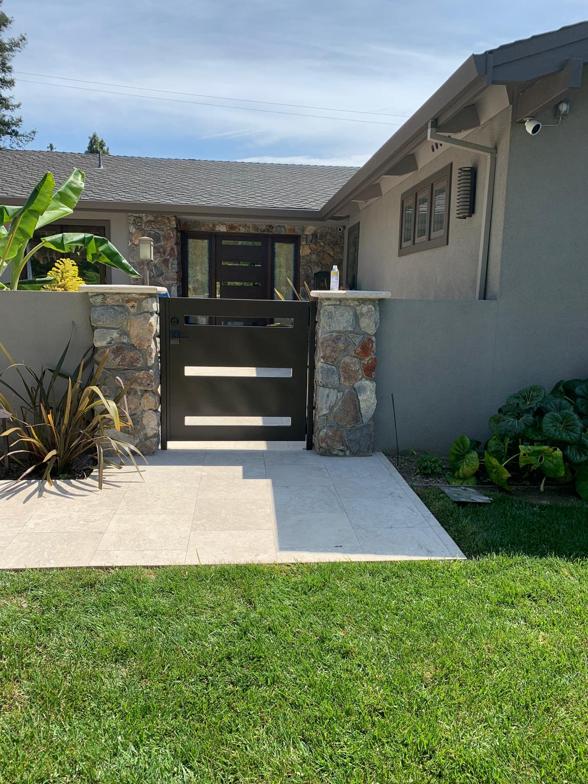 Steel balcony railing custom installation